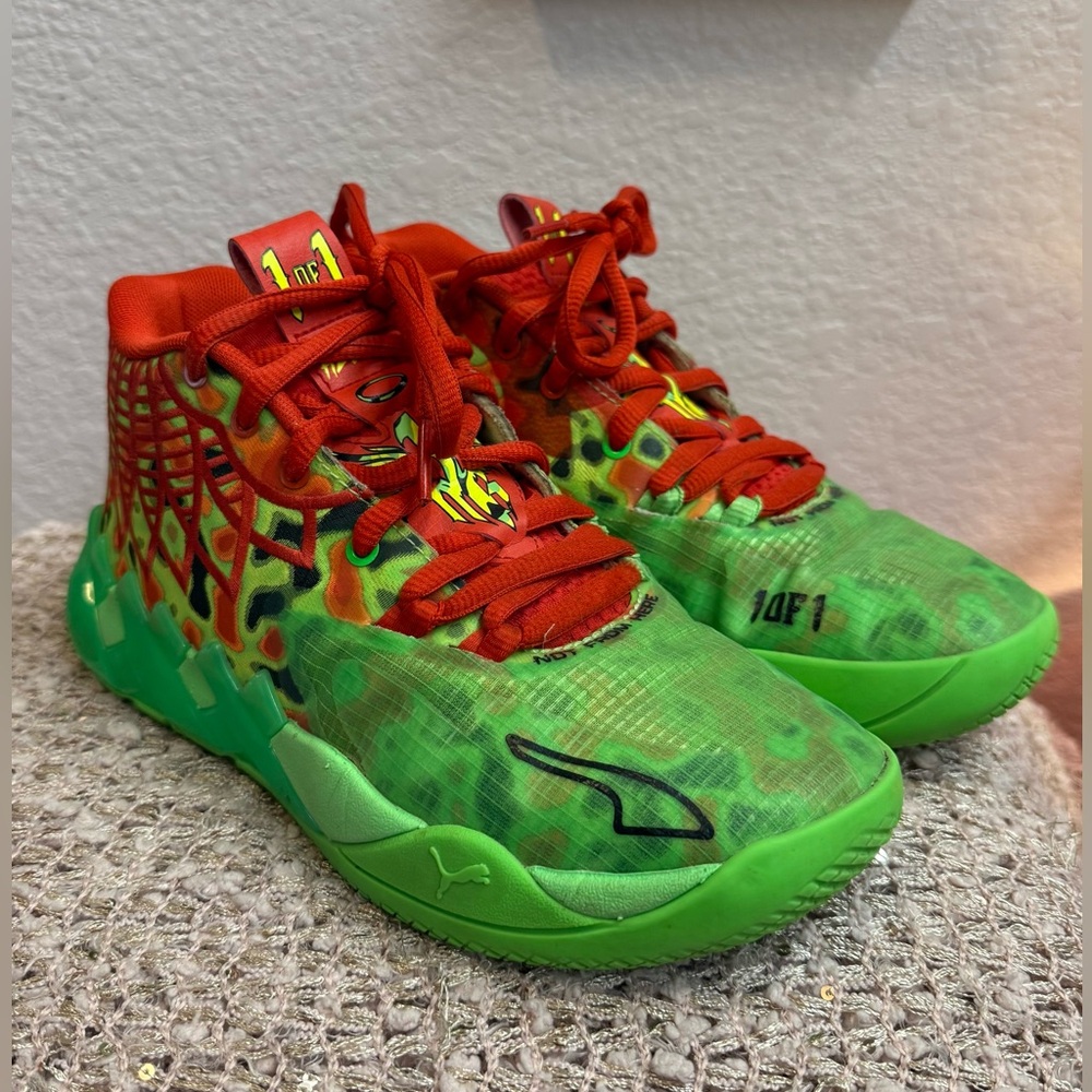 Carmelo Anthony Basketball Shoes, kids sz 4